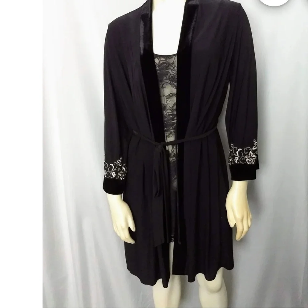 In Bloom Elegant Black Women's Robe with Embroidered Sleeves